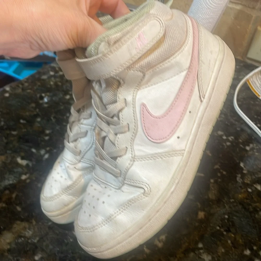 Nike Court Borough Midi Sneakers! Size 2.5